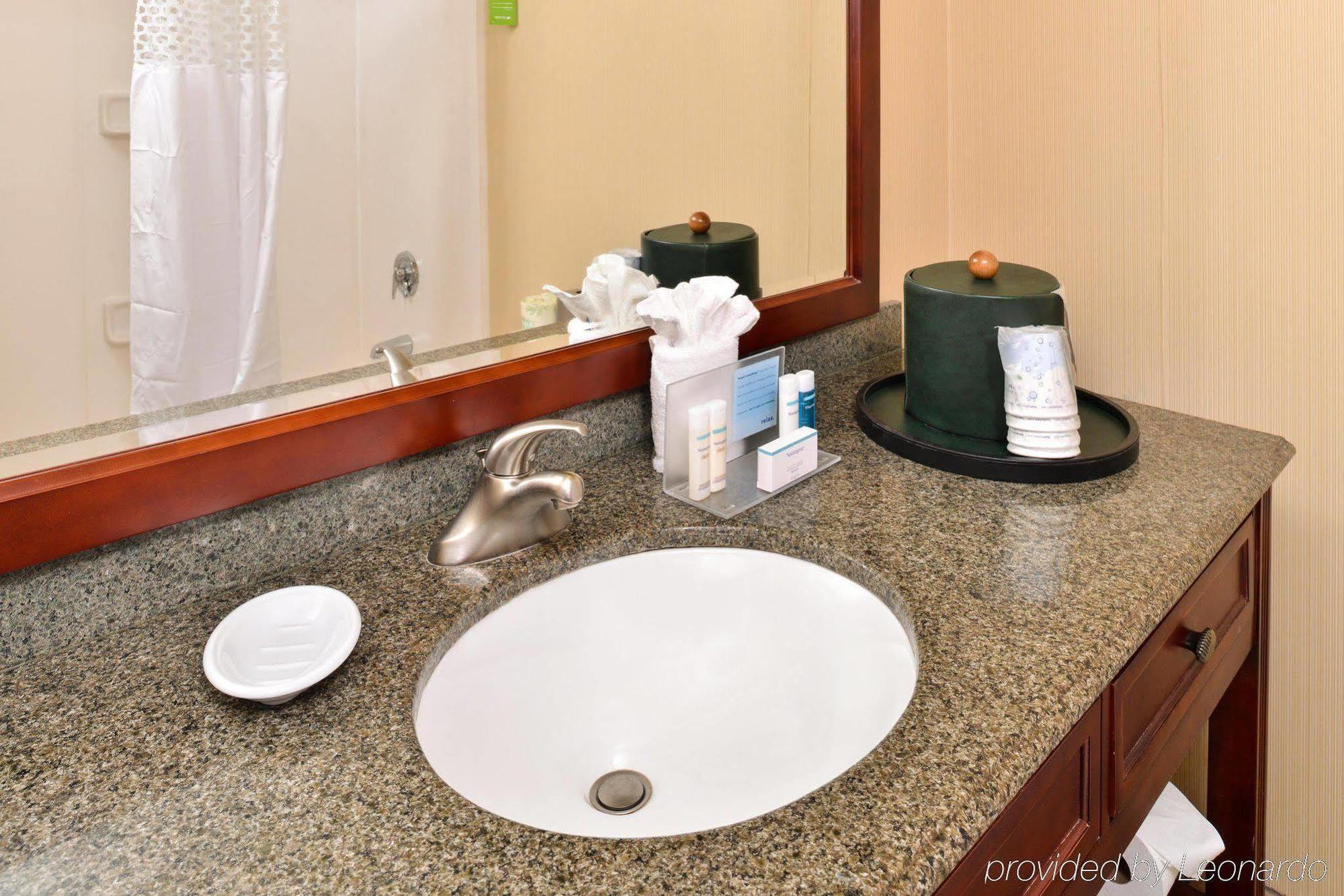 Hampton Hotel 3*